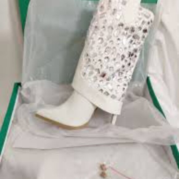 NIB- LAUREN LORRAINE WHITE EMBELLISHED COWBOY BOOTS - Picture 6 of 6